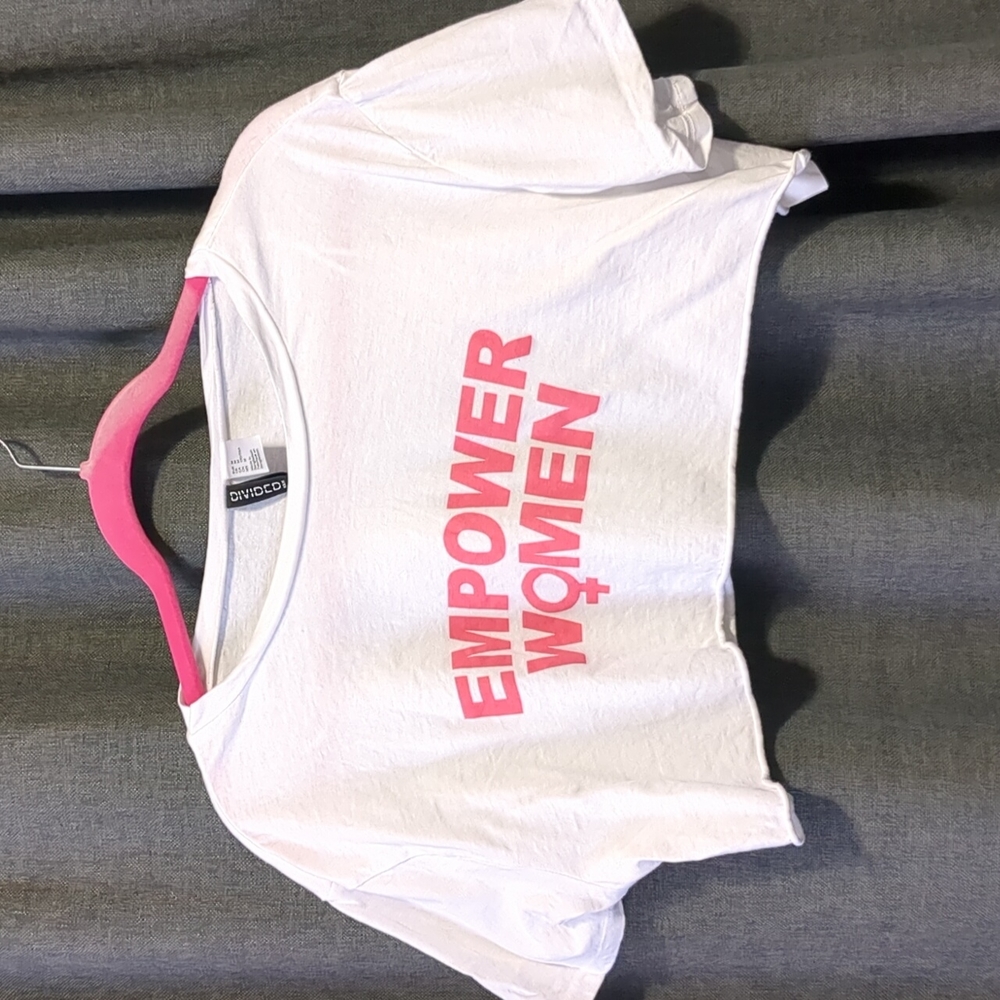 5/$25 H&M Empower Women Crop Top M